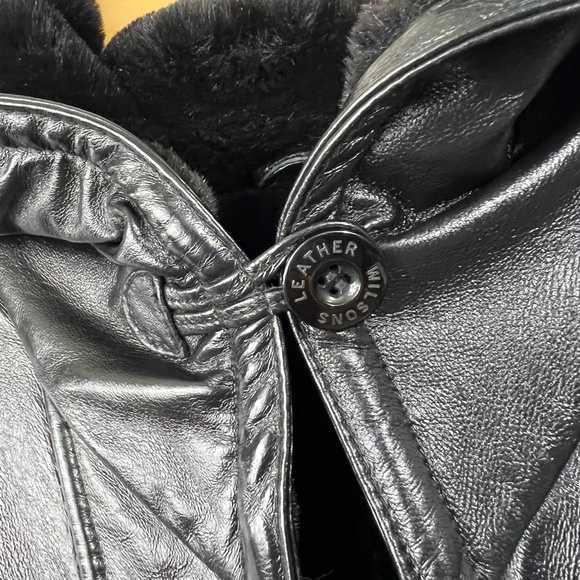 WOMENS! NWOT |•WILSONS LEATHER•| Black Leather Heavy Fur Lined Hooded Jacket - Picture 5 of 16